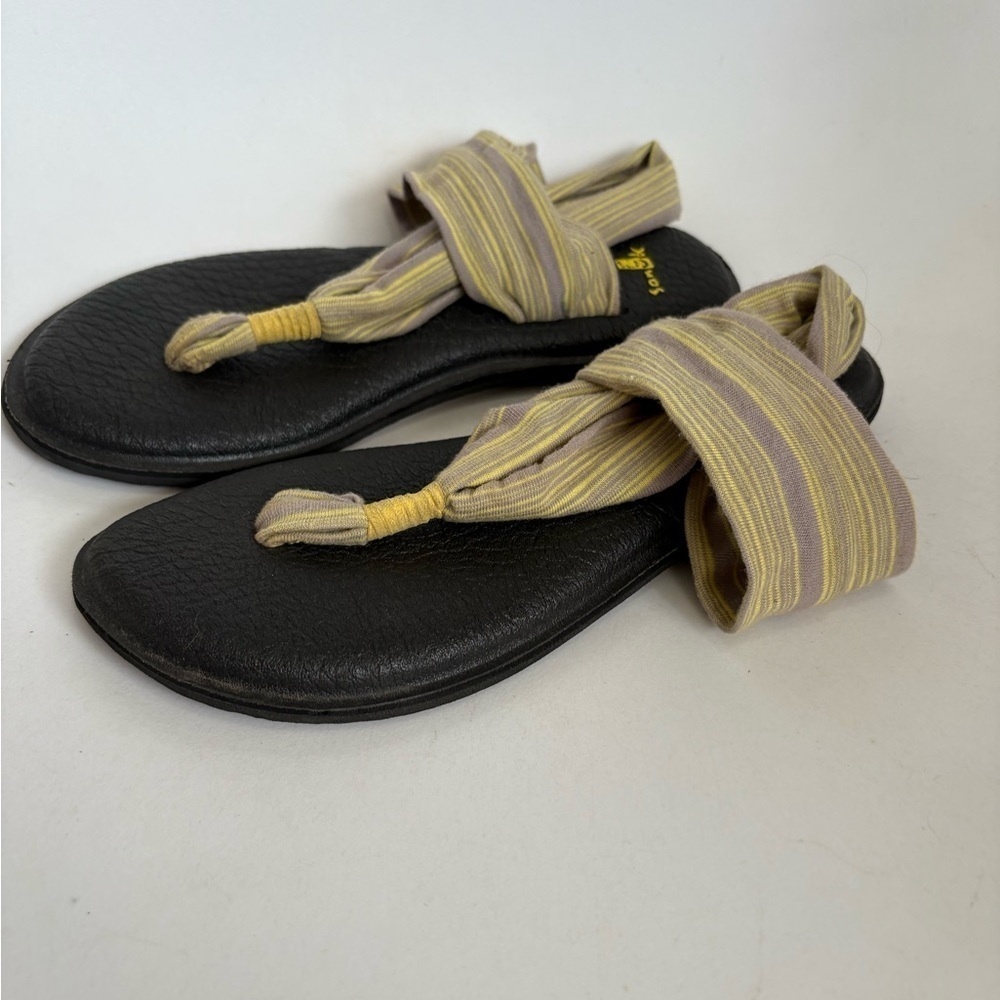 Sanuk yellow stripe yoga flat slip on fabric sling sandal size 6